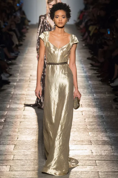 Look 64